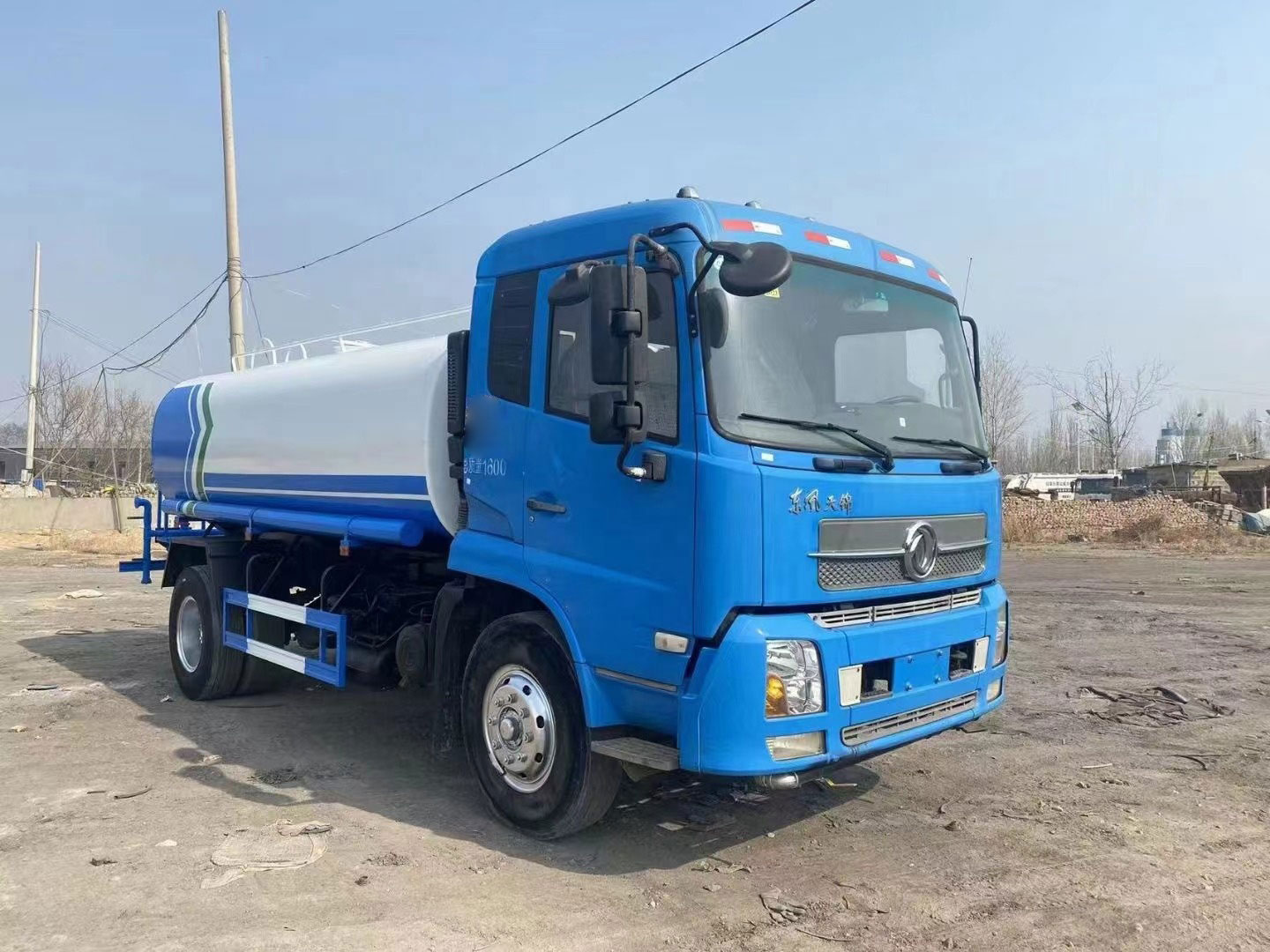 Dongfeng 12CBM Water Tanker Truck para sa Paglilinis ng Kalye