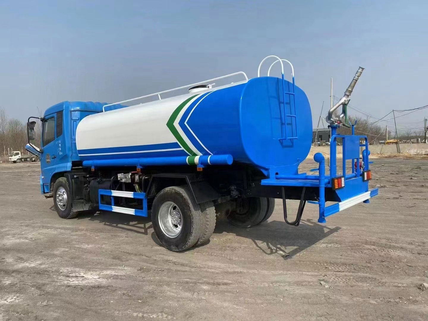 Dongfeng 12CBM Water Tanker Truck para sa Paglilinis ng Kalye