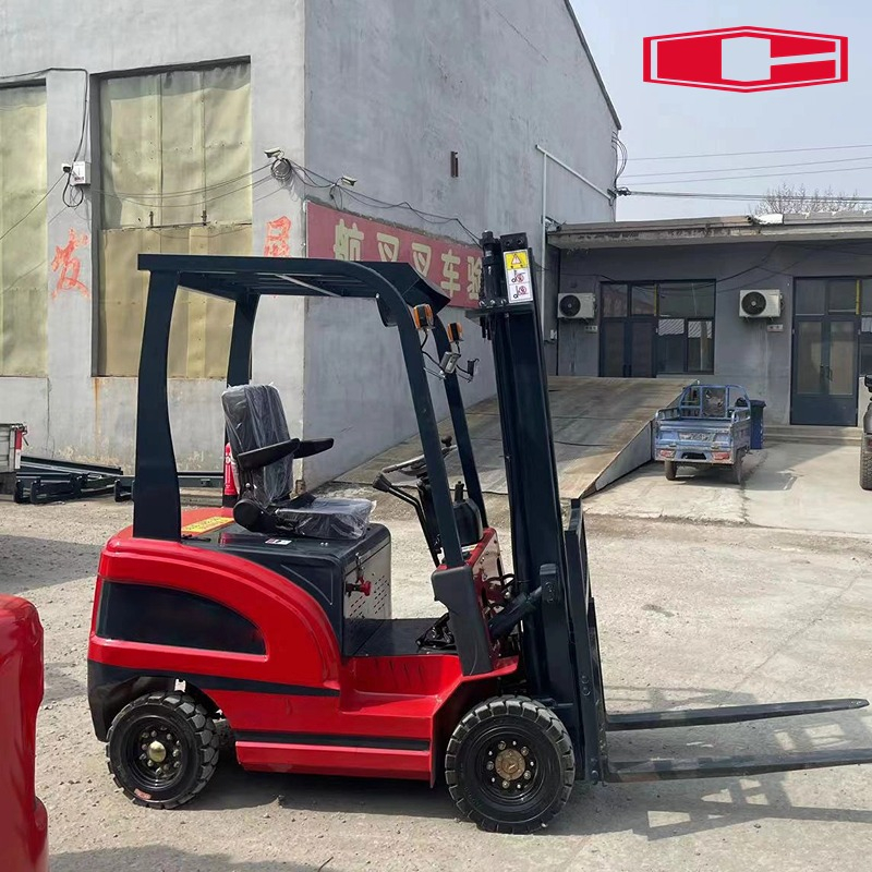 Madaling Paandarin ang Safety 2.0T Air Forklift para sa Warehouse