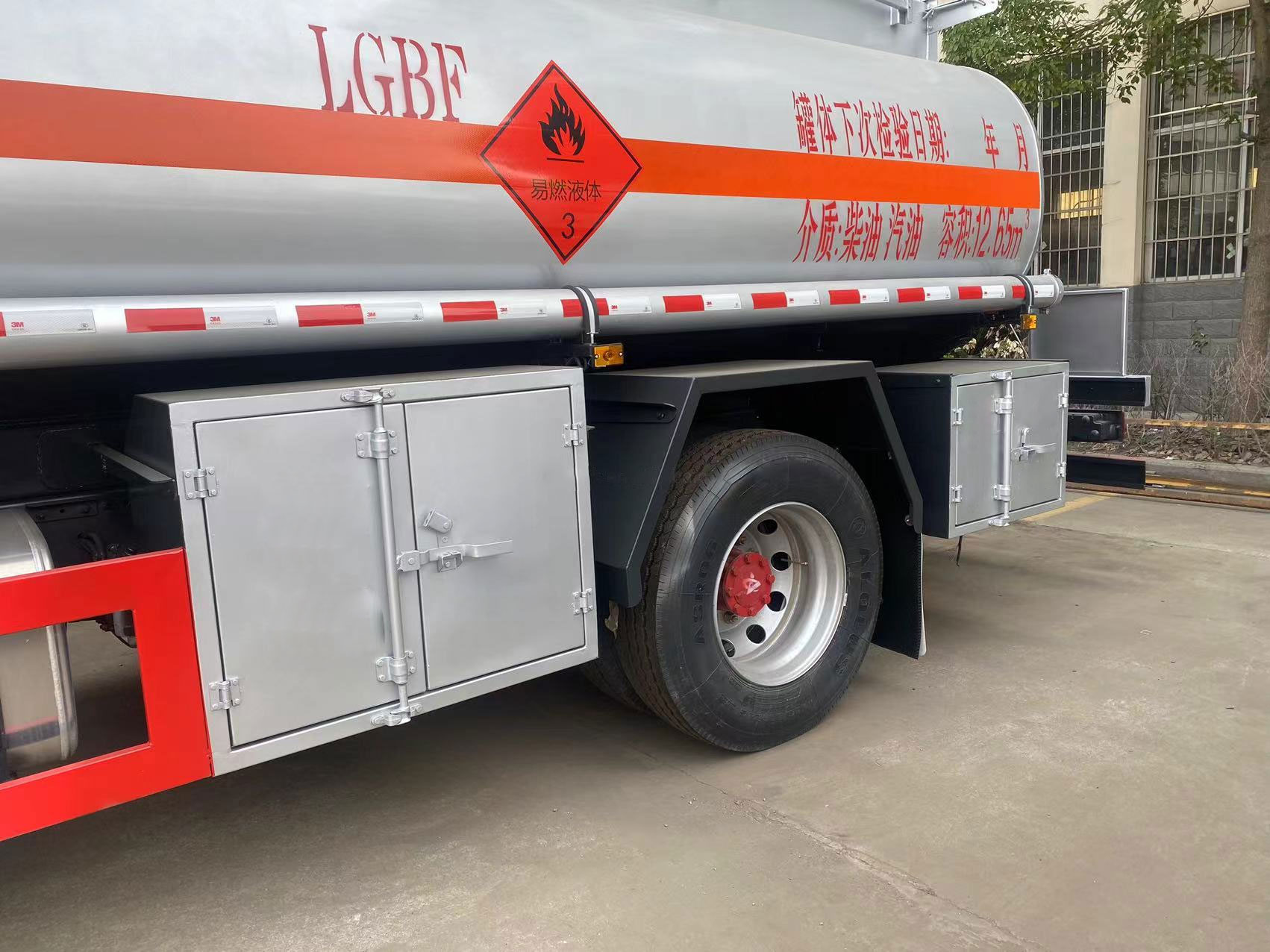 12CBM 10TON Diesel Gasoline Tanker Truck