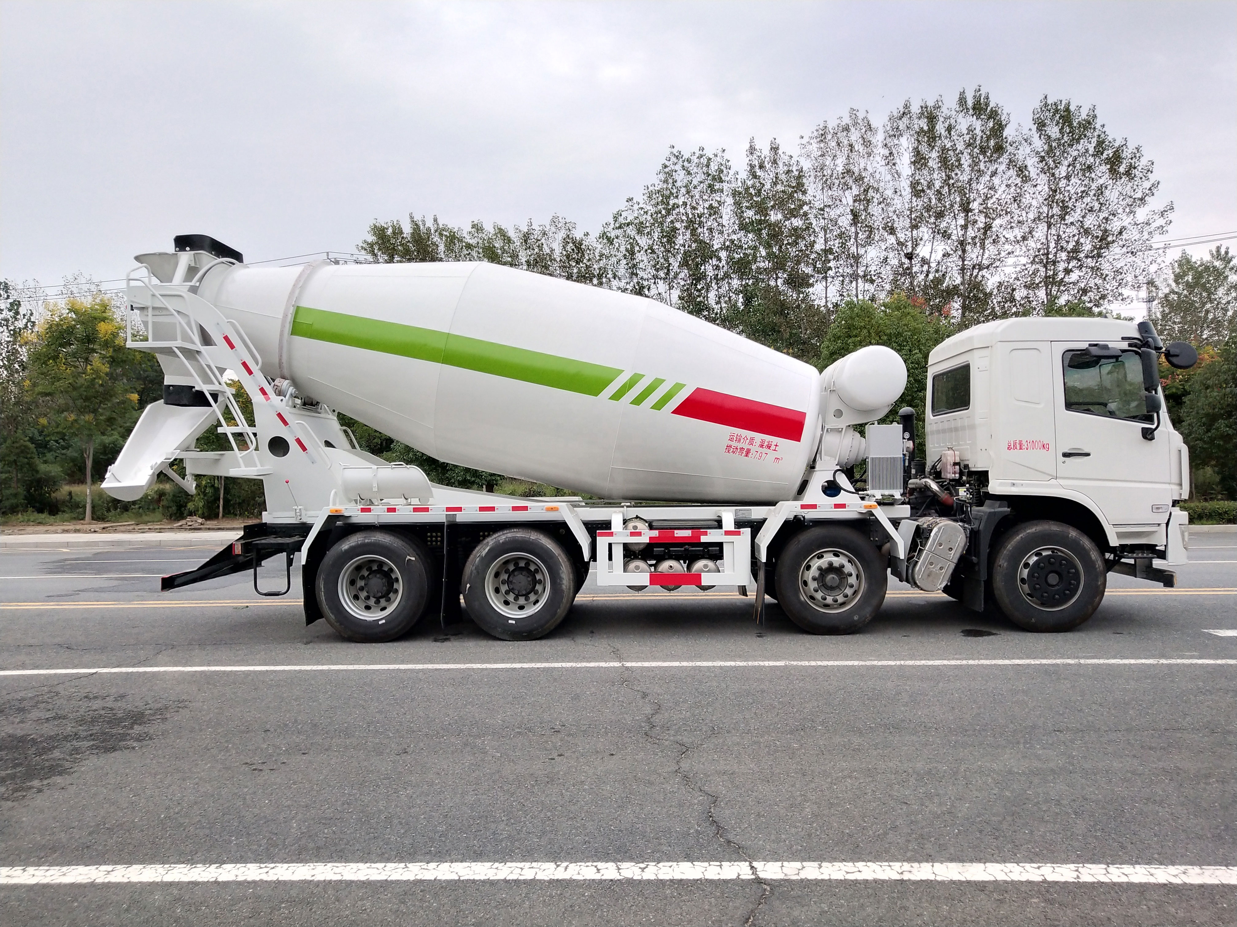 DONGFENG Export Euro II 12 CBM Concrete Mixer Truck