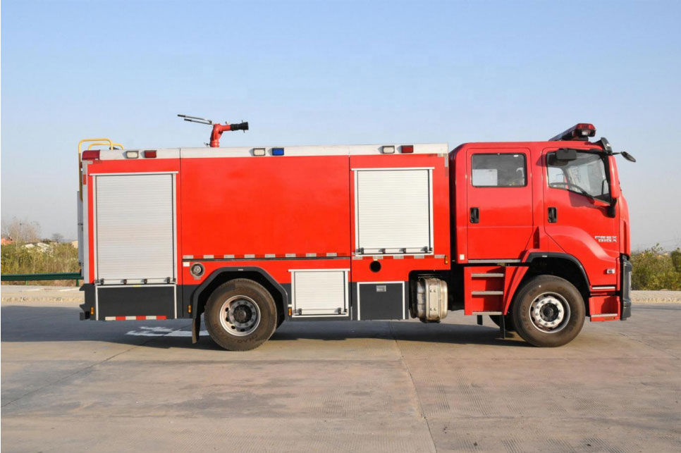 ISUZU 4*2 Foam Water Tank Fire Fighting Truck